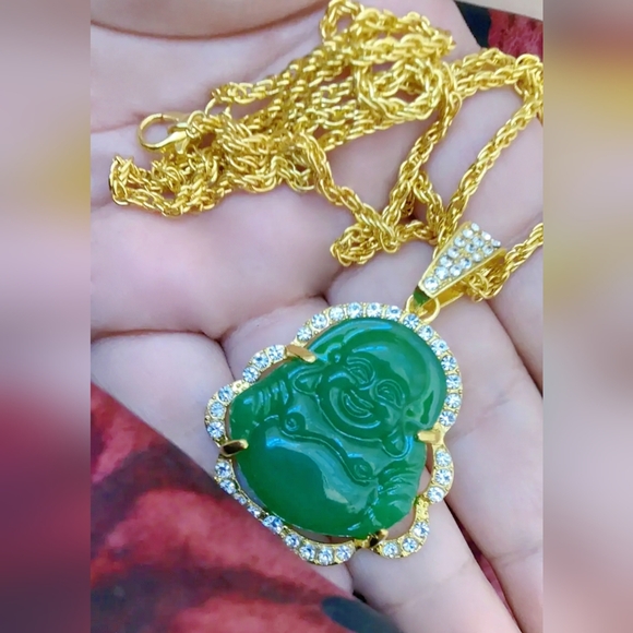 Jade-like green lucky Buddha Necklace - Picture 1 of 2